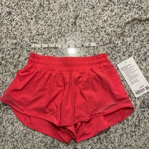 NWT. Lululemon Hotty Hot LR short 2.5 lined